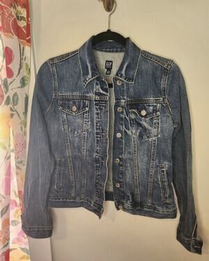 GAP Denim Jacket Dark Wash Women’s XS/S with Pockets Excellent Condition
